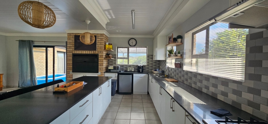2 Bedroom Property for Sale in Fraaiuitsig Western Cape